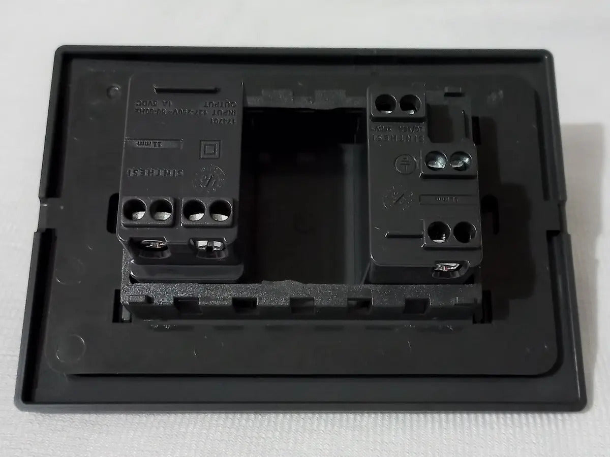 Toma Corriente 10a + Toma Usb Noir S22 Sinthesi Color Gris