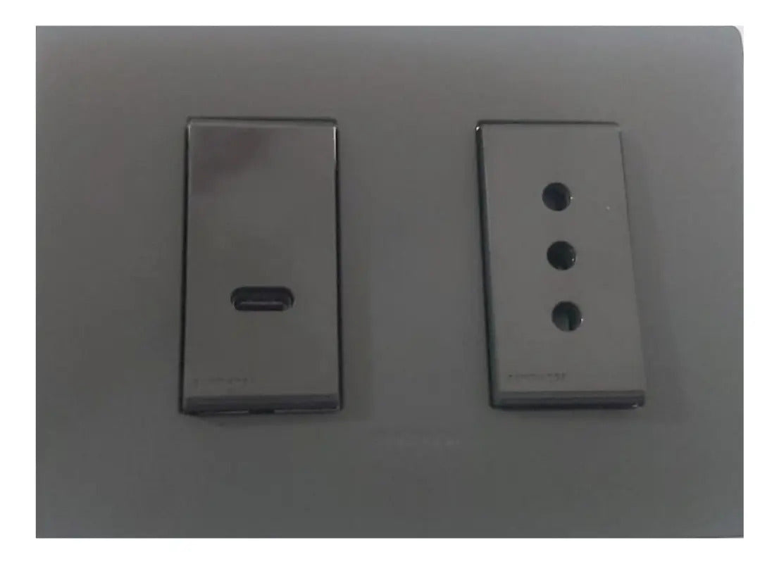 Toma Corriente 10a + Toma Usb Tipo C Noir S22 Sinthesi