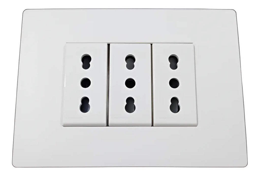 Enchufe Triple Embutido 10/16a Noir Sinthesi. Color Blanco