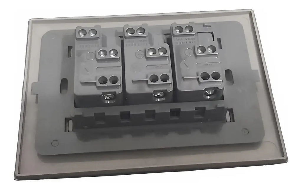 Enchufe Triple 10a Piedra S44 Sinthesi